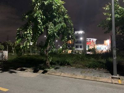 Bán gấp lô đất The Seasons ngay Lotte giá 5.7 tỷ, DT 6x20m. Sổ sẵn. Mua bán đất tại Thành phố Thuận An Bình Dương được đăng bởi phạm thị vệ vương