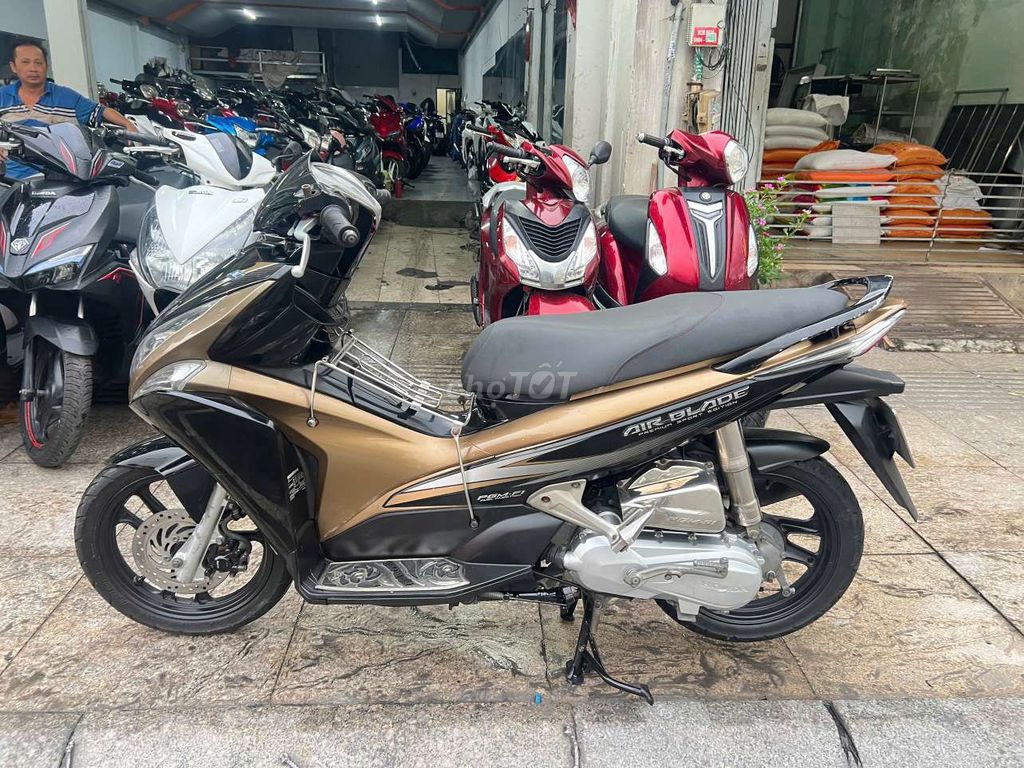 Honda Air Blade FI 2012, черный, золотистый