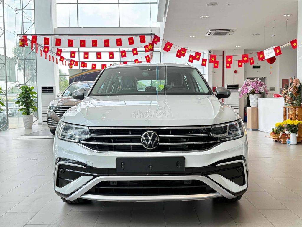 Volkswagen Tiguan 2023 mới 100% chỉ 200tr nhận xe. Mua bán Ô tô tại Quận 12 Tp Hồ Chí Minh được đăng bởi Phong GT Car hình 2