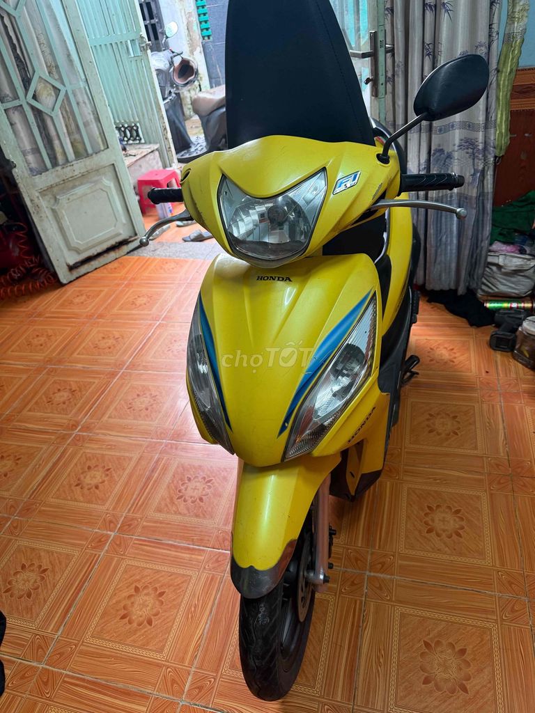 Honda Vision 2011 Желтый