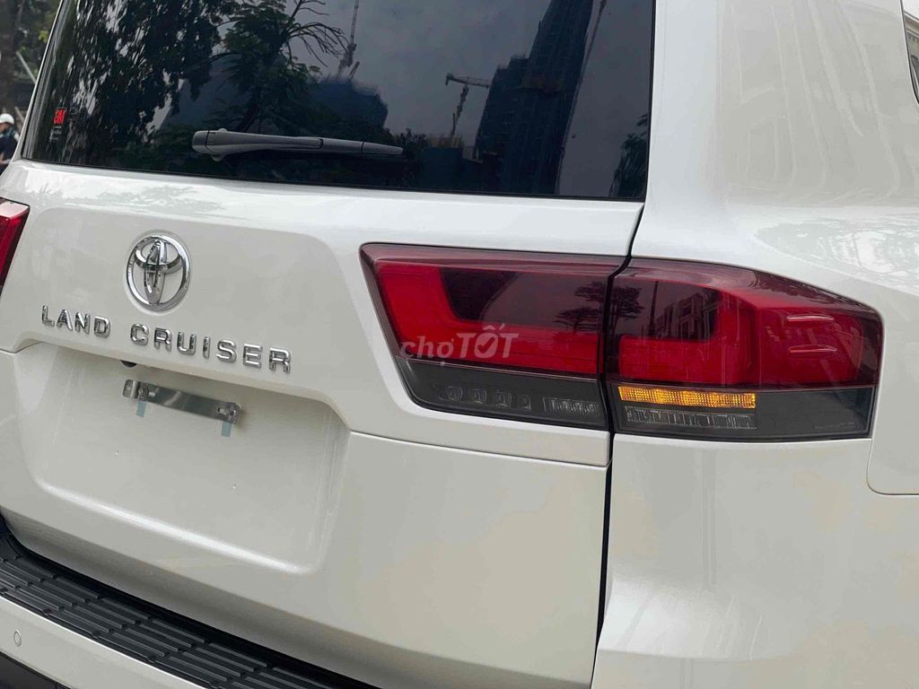 Toyota Land Cruiser LC300 2023 3.5 V6 - 21000 km. Mua bán Ô tô tại Quận 1 Tp Hồ Chí Minh được đăng bởi Nguyên hình 14