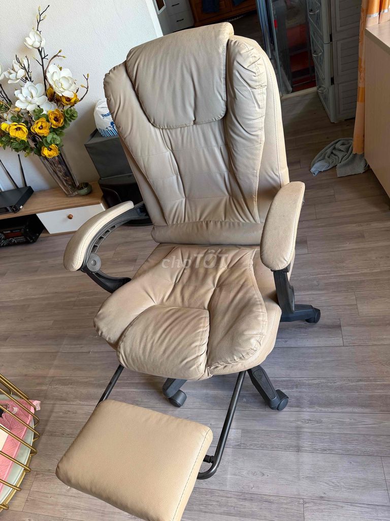 Ghế văn phòng Da cao cấp Kem Hiện đại Ergonomic. Mua bán Bàn ghế tại Huyện Hóc Môn Tp Hồ Chí Minh được đăng bởi THÀNH hình 1