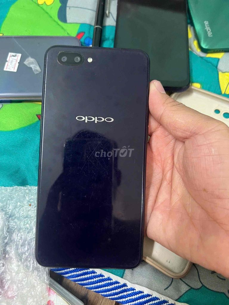 oppo a3s, 16g, pin trâu, bị sọc 1 đường ngay dưới