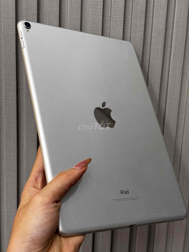 Apple iPad Pro 10.5 2017 Wifi 64GB Bạc màn 120hz. Mua bán Máy tính bảng tại Quận Ninh Kiều Cần Thơ được đăng bởi Quý Mobile Cần thơ hình 1
