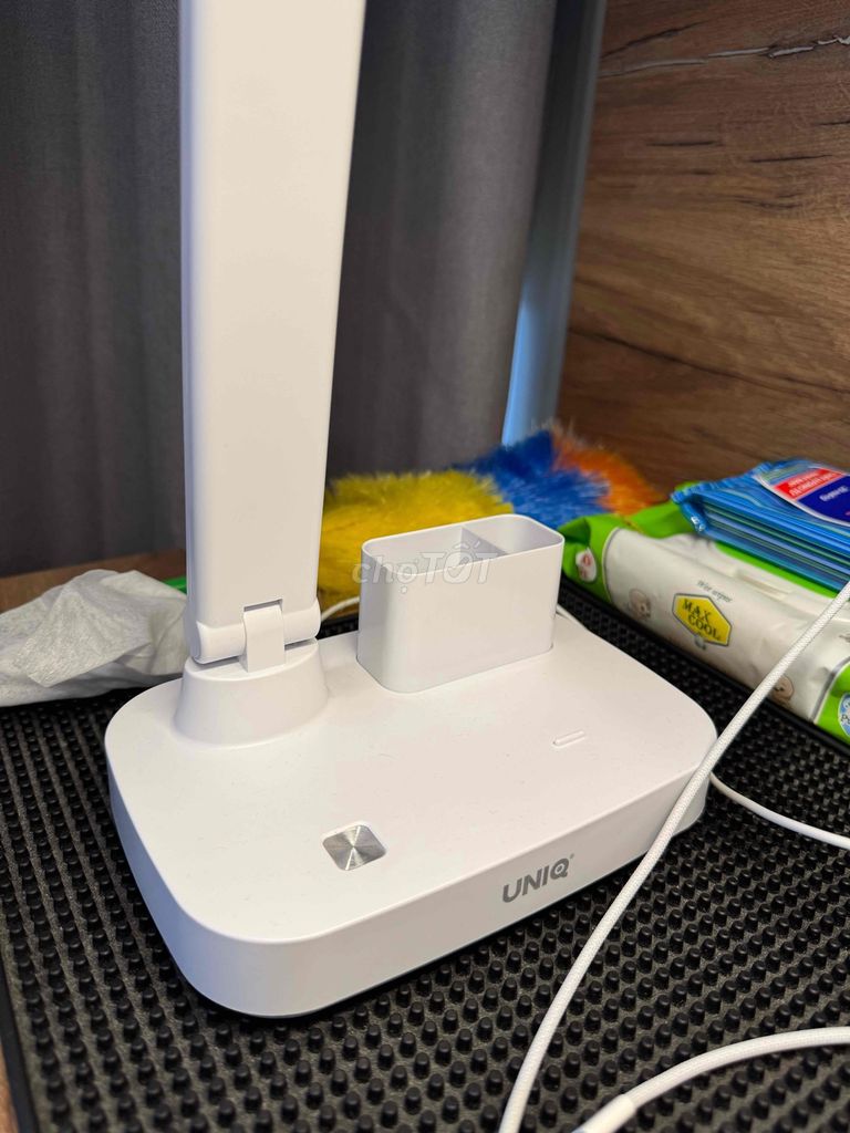 Đèn học chống cận UNIQ SOLAR E7 kiêm đèn ngủ