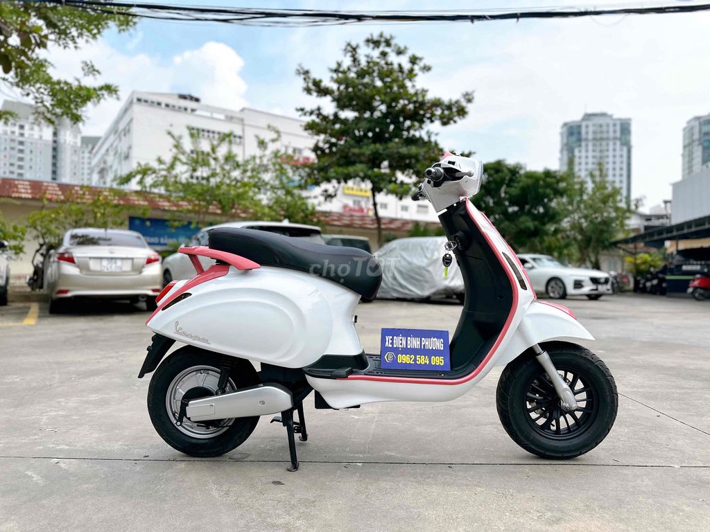 Электроскутер Vespa Розово-белый 40-50 км/заряд Ханой
