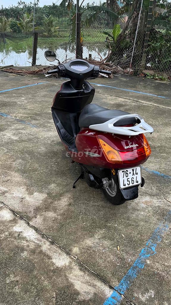 Xe sạch sẽ máy móc êm ru chạy nhẹ nhàng ngọt ngào. Mua bán Xe máy tại Huyện Sơn Tịnh Quảng Ngãi được đăng bởi Tấn phát   hình 4