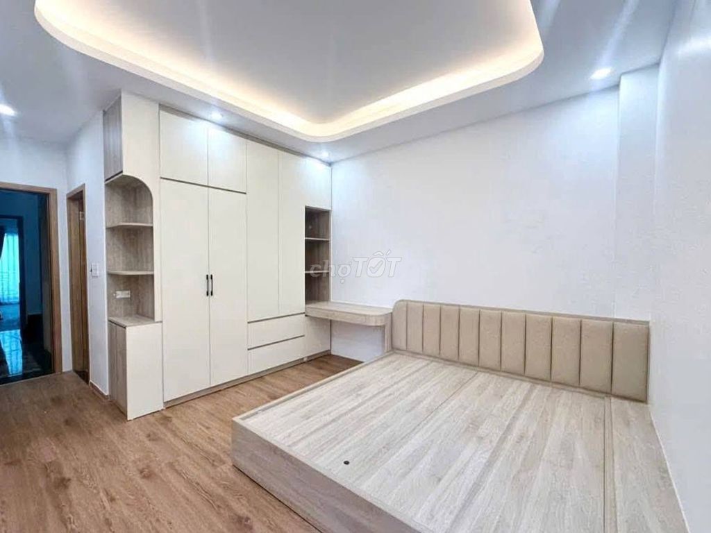 Дом 60м² на улице Зяи Фонг, Хоанг Май, с лифтом, под бизнес