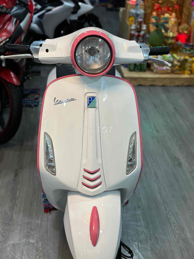 Vespa primavera 2018 iget trắng hồng có góp nợ xâu