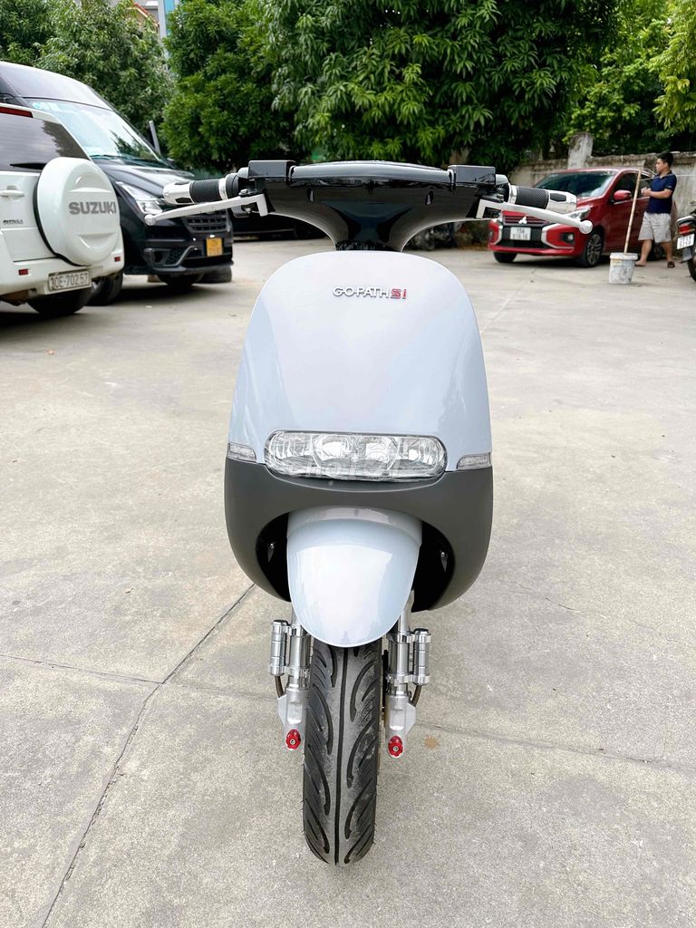 Xe GOGORO xám hồng ắc quy siêu lướt mới thay