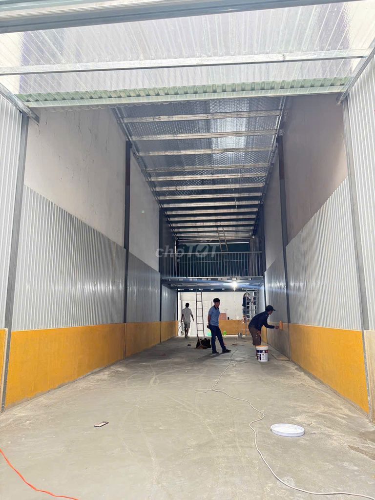 Cho thuê kho đường Đặng Thùy Trâm. DT 4,5x20m có gác. Giá 15tr/th.