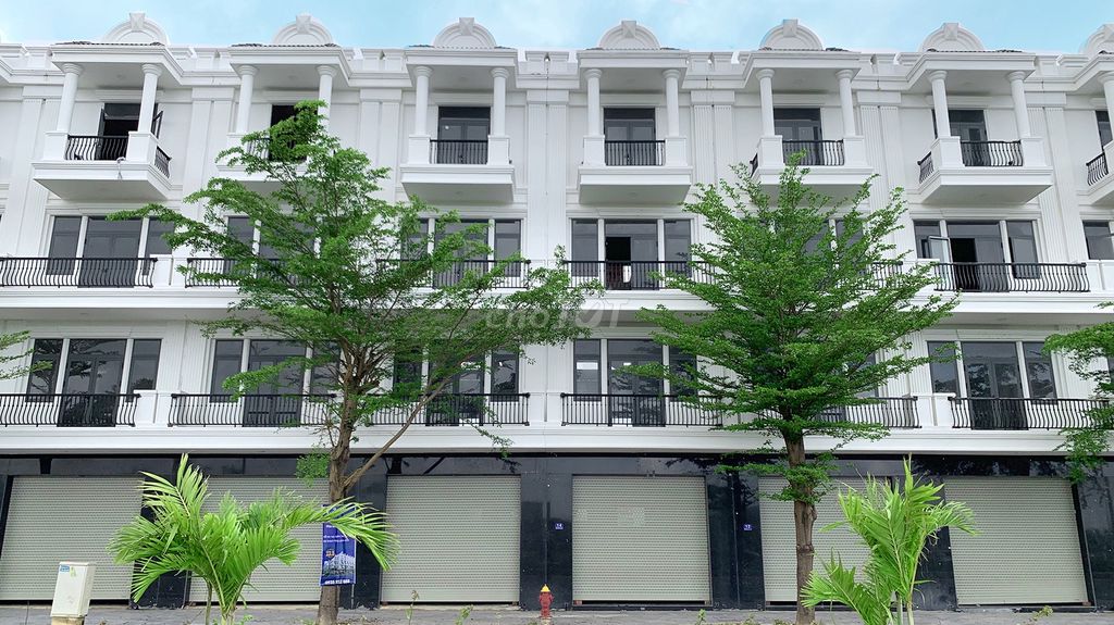 Bán nhà phố trung tâm bên cạnh siêu thị go an nhơn đã có sổ hồng