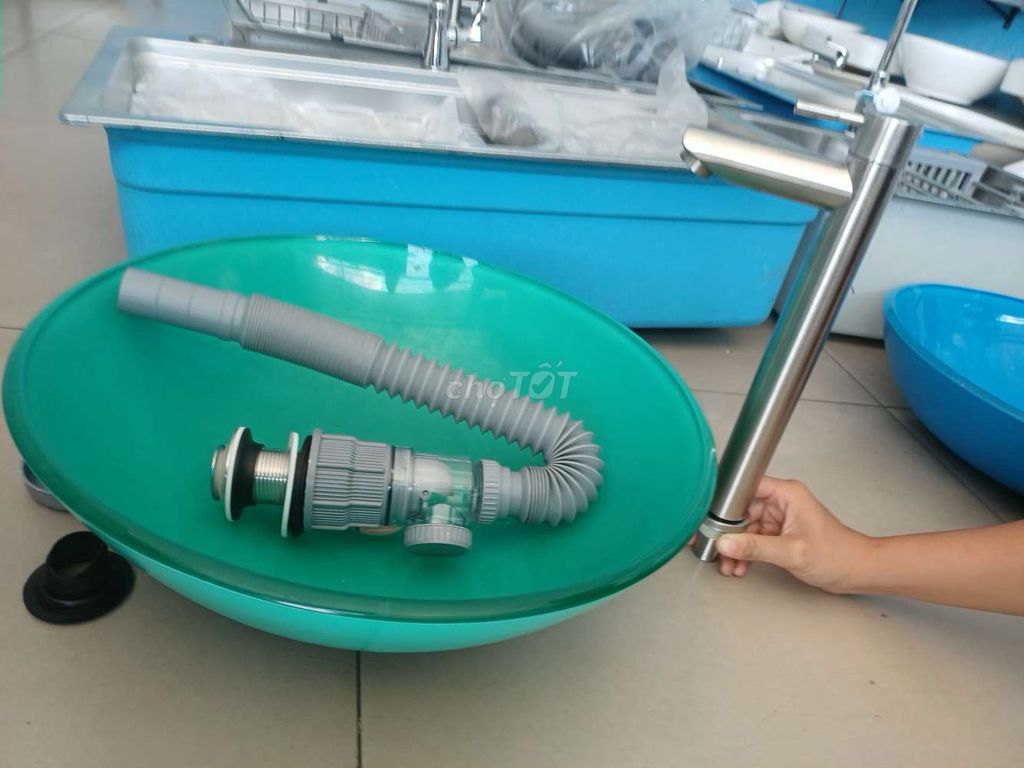 Chậu rửa mặt Kính cường lực Xanh ngọc. Mua bán Thiết bị vệ sinh, nhà tắm tại Huyện Bình Chánh Tp Hồ Chí Minh được đăng bởi chuyên bán thanh lý hàng tồn kho hình 1