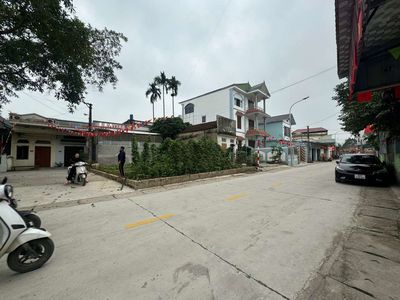 mặt đường kinh doanh
