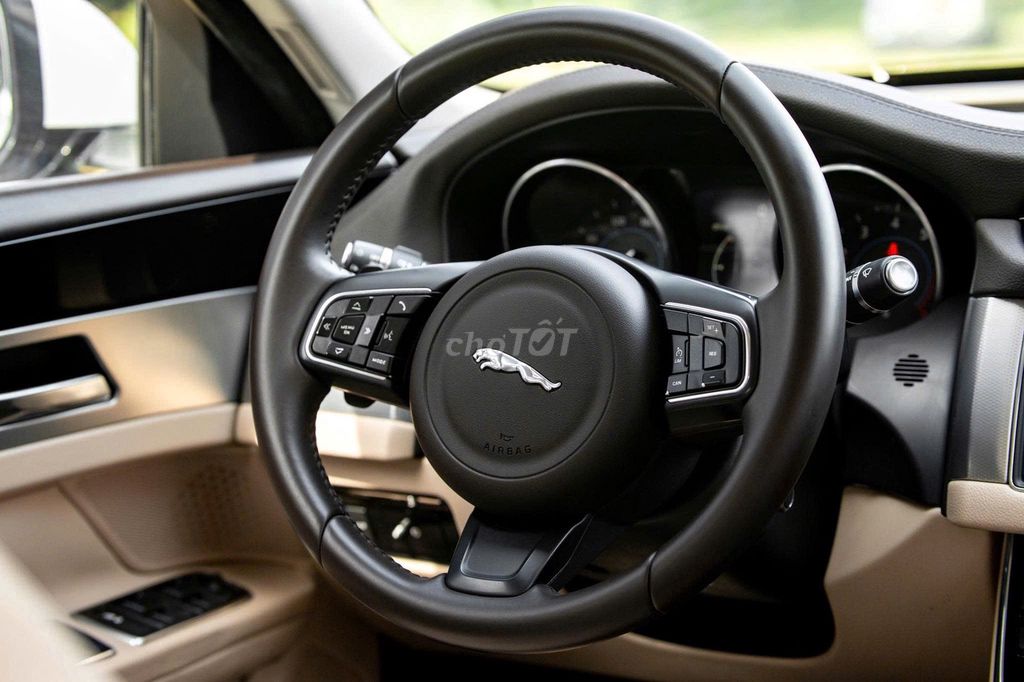 Jaguar XF 2016 PURE Trắng - 1 Chủ Từ Đầu. Mua bán Ô tô tại Quận 7 Tp Hồ Chí Minh được đăng bởi FatCar Auto hình 8
