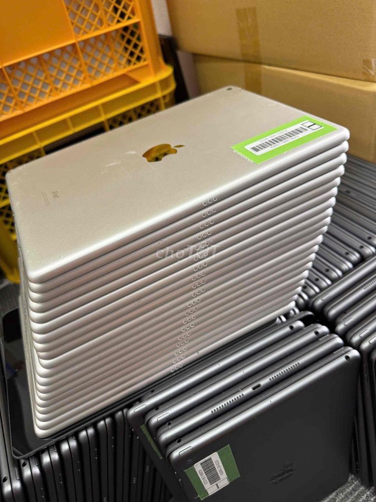 Sỉ lẻ Ipad 7 Wifi 32GB Bạc máy đẹp zin pin cao. Mua bán Máy tính bảng tại Quận Hai Bà Trưng Hà Nội được đăng bởi Akiba shop hình 1