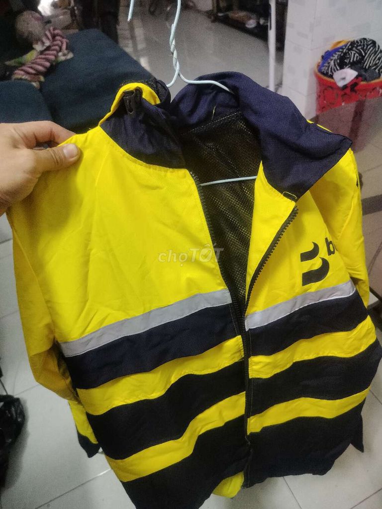 Áo khoác Be M Vàng, xanh dương Unisex. Mua bán Quần áo tại Thành phố Thủ Đức Tp Hồ Chí Minh được đăng bởi lê minh chương hình 1