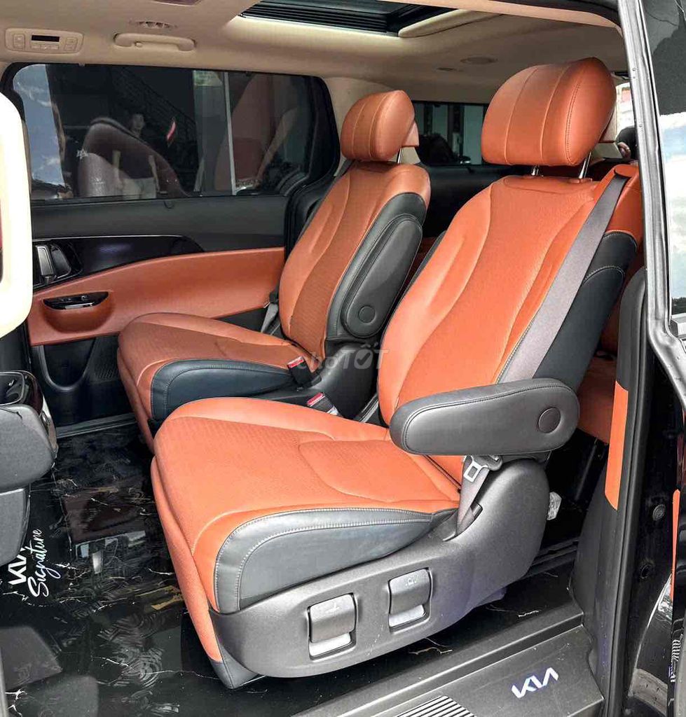 Kia Carnival Signature 2024 Черный 37 000 км