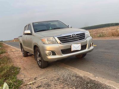 Toyota Hilux 2011 Vàng cát