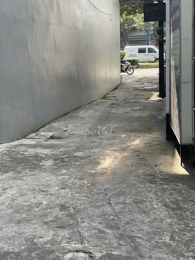 Nhà gác lửng 4 x 8m  cách MT đường trường chinh 70m giá 1 tỷ 950tr