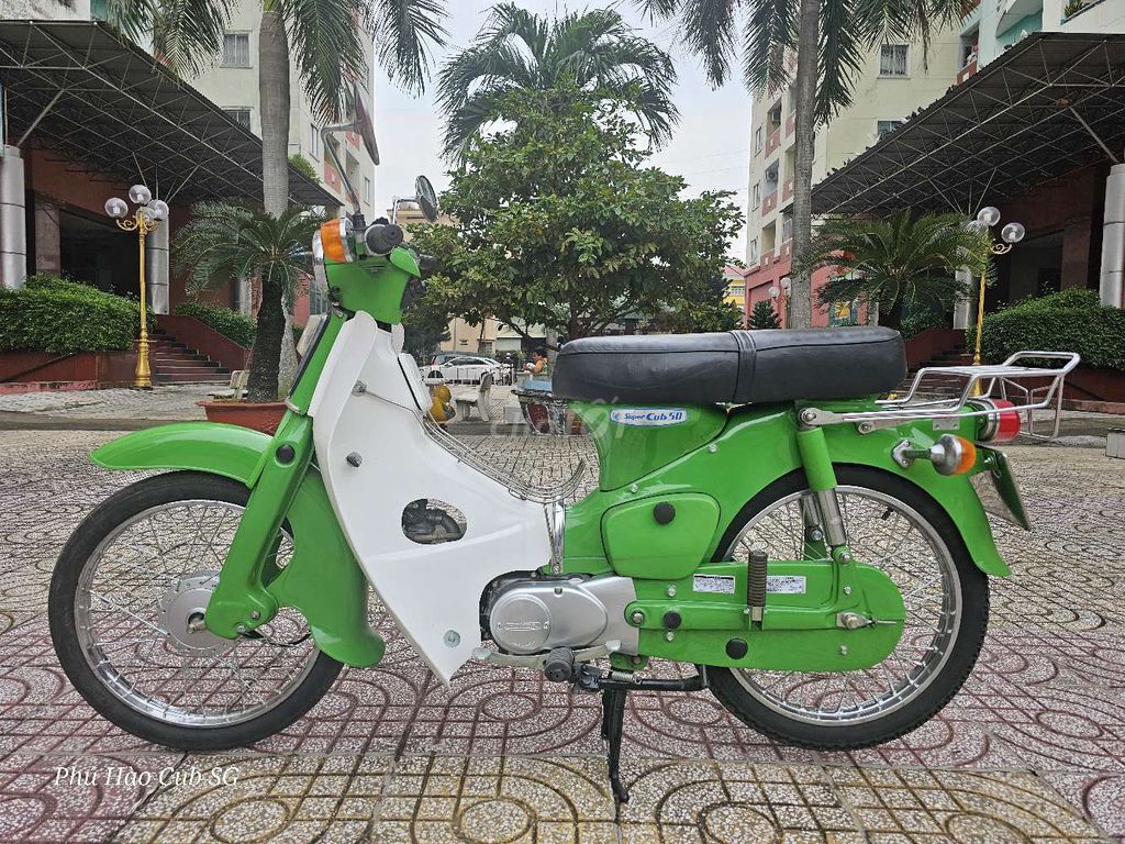 Xe cổ hàng hiếm Honda Cub 50 Z2Dk bản xanh chuối.