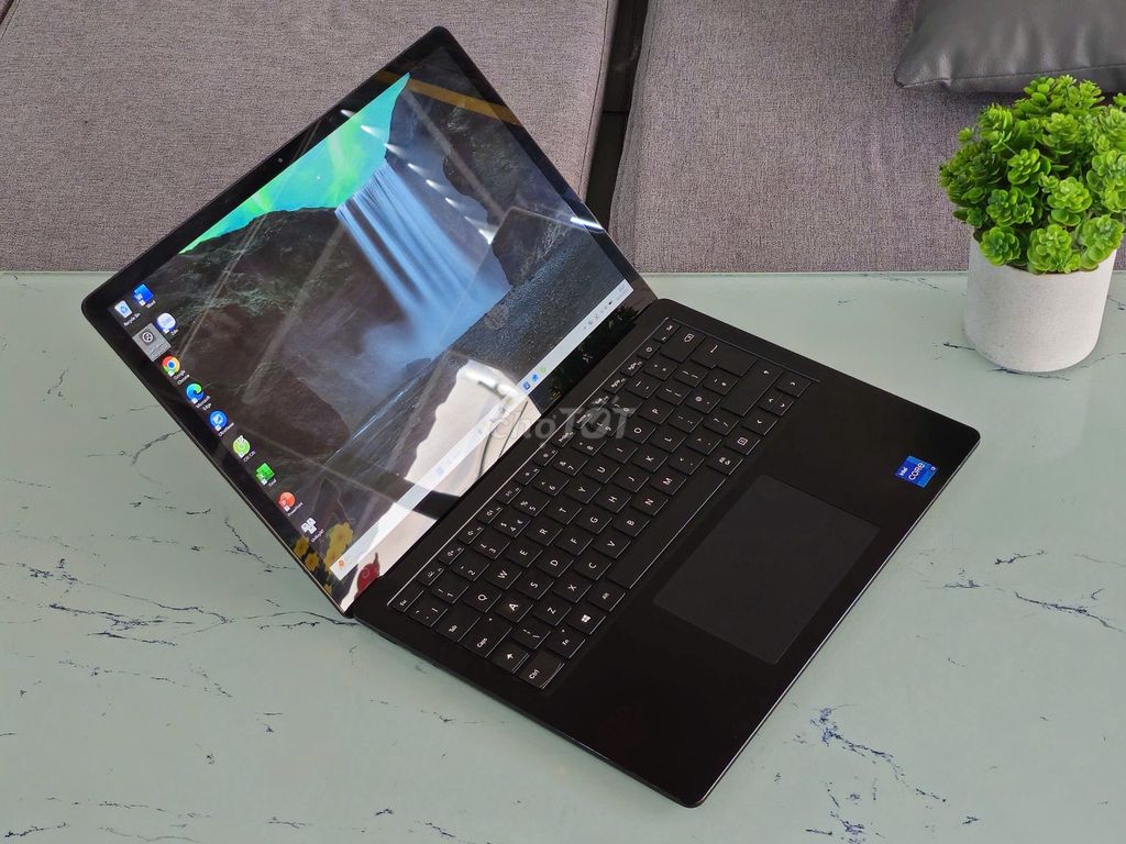 Microsoft Surface Laptop 4 i7 16GB/256GB. Mua bán Laptop tại Quận Bình Tân Tp Hồ Chí Minh được đăng bởi Cẩm Nhung hình 1