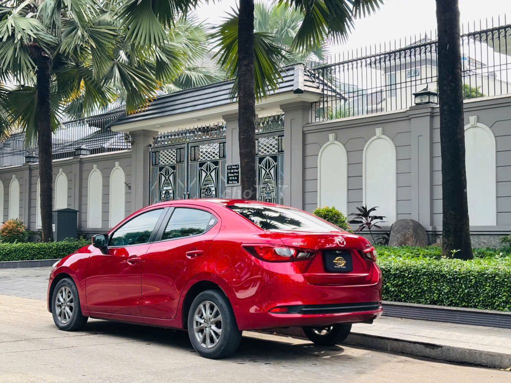Mazda 2, 5 мест, красный цвет