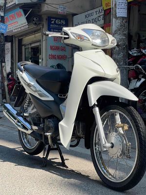 Honda Wave @110 2020 Trắng 18.000km. Mua bán Xe máy tại Quận Đống Đa Hà Nội được đăng bởi Hà