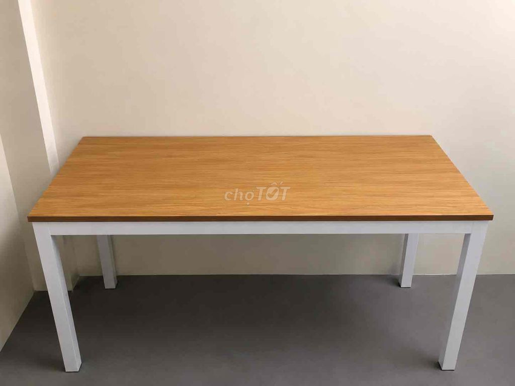 Bàn làm việc khung sắt gỗ Trắng vân gỗ. Mua bán Bàn ghế tại Quận Cầu Giấy Hà Nội được đăng bởi 07.Ngô Vũ Đạt hình 1