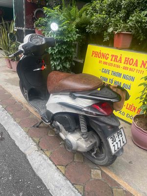 Piagio Libetty 2011 trắng 125 tay ga. Mua bán Xe máy tại Quận Đống Đa Hà Nội được đăng bởi nguỵ đình sơn