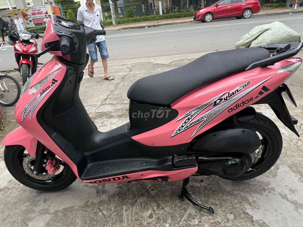 Honda Dylan 150 màu Hồng. Mua bán Xe máy tại Quận Ninh Kiều Cần Thơ được đăng bởi CHXM HƯNG 39  Bán Trả Góp hình 3