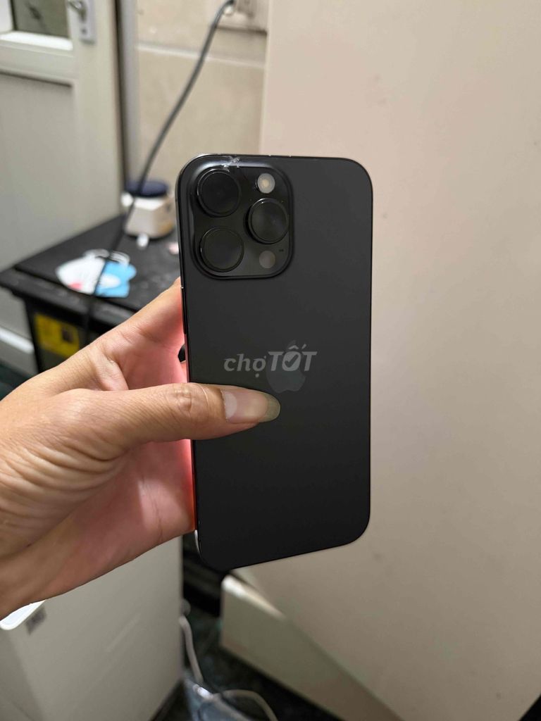 Apple iPhone 16 Pro Max Đen Kính lưng nứt. Mua bán Điện thoại tại Thành phố Vinh Nghệ An được đăng bởi Nguyễn Giang hình 1