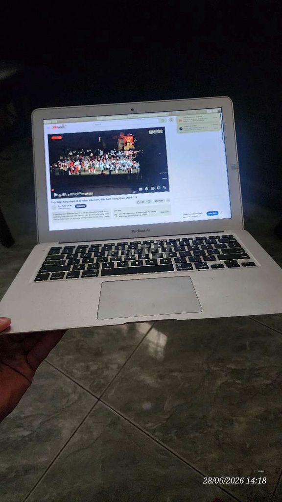 Apple MacBook Air i5 13inch trắng đẹp. Mua bán Laptop tại Quận Cầu Giấy Hà Nội được đăng bởi Minh Quang hình 1