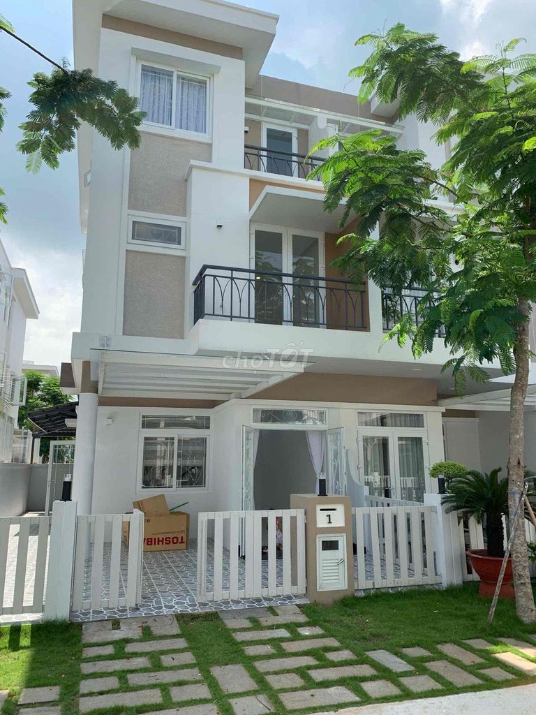 Chỉ 13 triệu- Thuê Ngay Nhà Phố 3pn3wc - Trong Khu Có Hồ Bơi