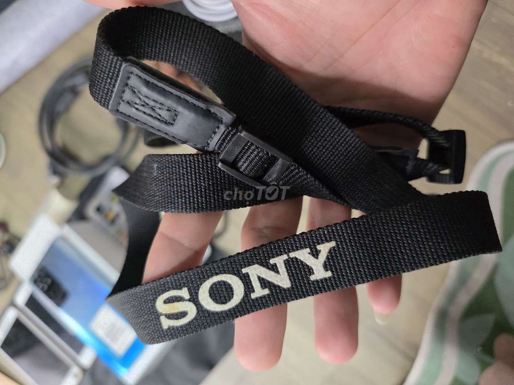 Dây đeo máy ảnh Sony Vải Đen Mới. Mua bán Máy ảnh, Máy quay tại Huyện Gia Lâm Hà Nội được đăng bởi Vinhomes ocean Park hình 1