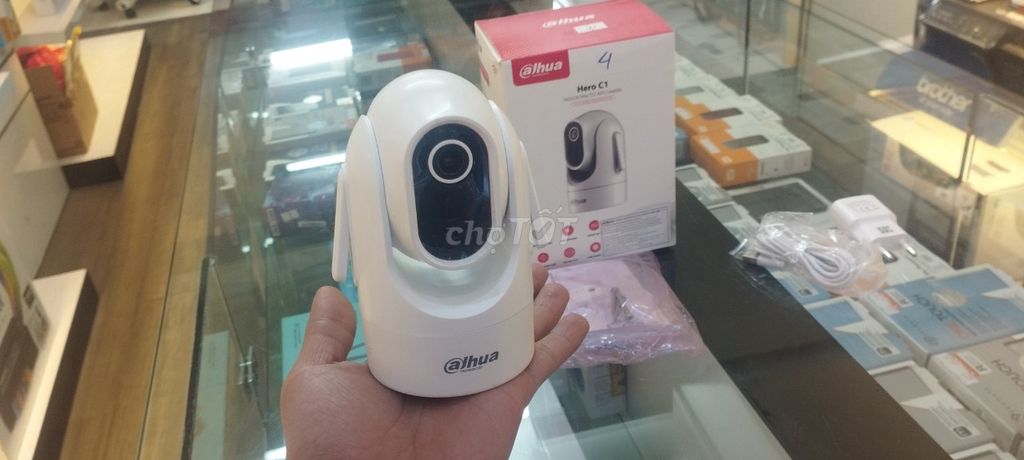 Camera Wifi quay quét trong nhà Hero C1 2MP