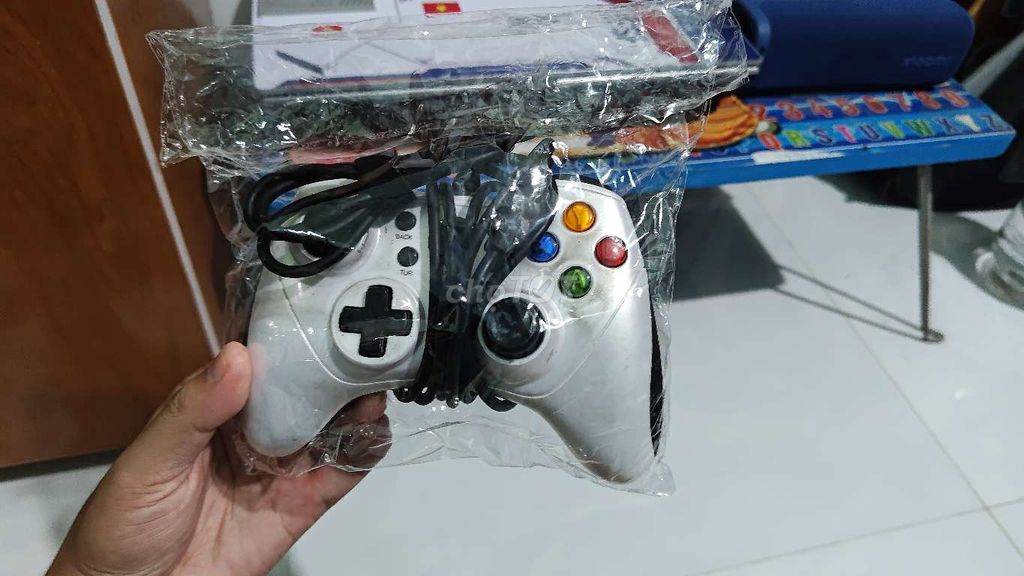 Tay cầm chơi game Rapoo Trắng mua tại GearVN. Mua bán Thiết bị chơi game tại Huyện Bình Đại Bến Tre được đăng bởi DuaDDx hình 1