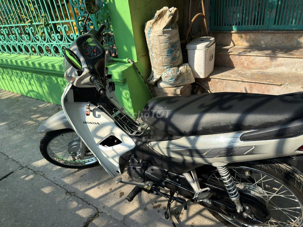 Honda Wave 110 Hoài cổ Trắng xám. Mua bán Xe máy tại Quận Hoàng Mai Hà Nội được đăng bởi Trần Quang hình 3