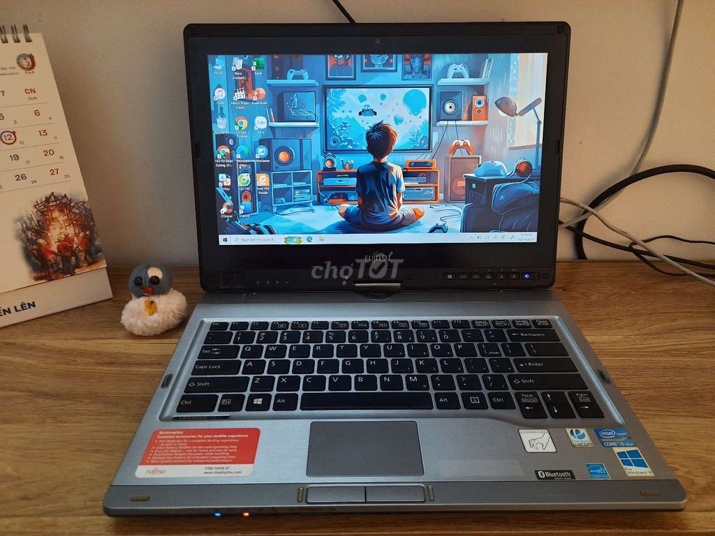 Laptop lai máy tính bảng Fujitsu T902