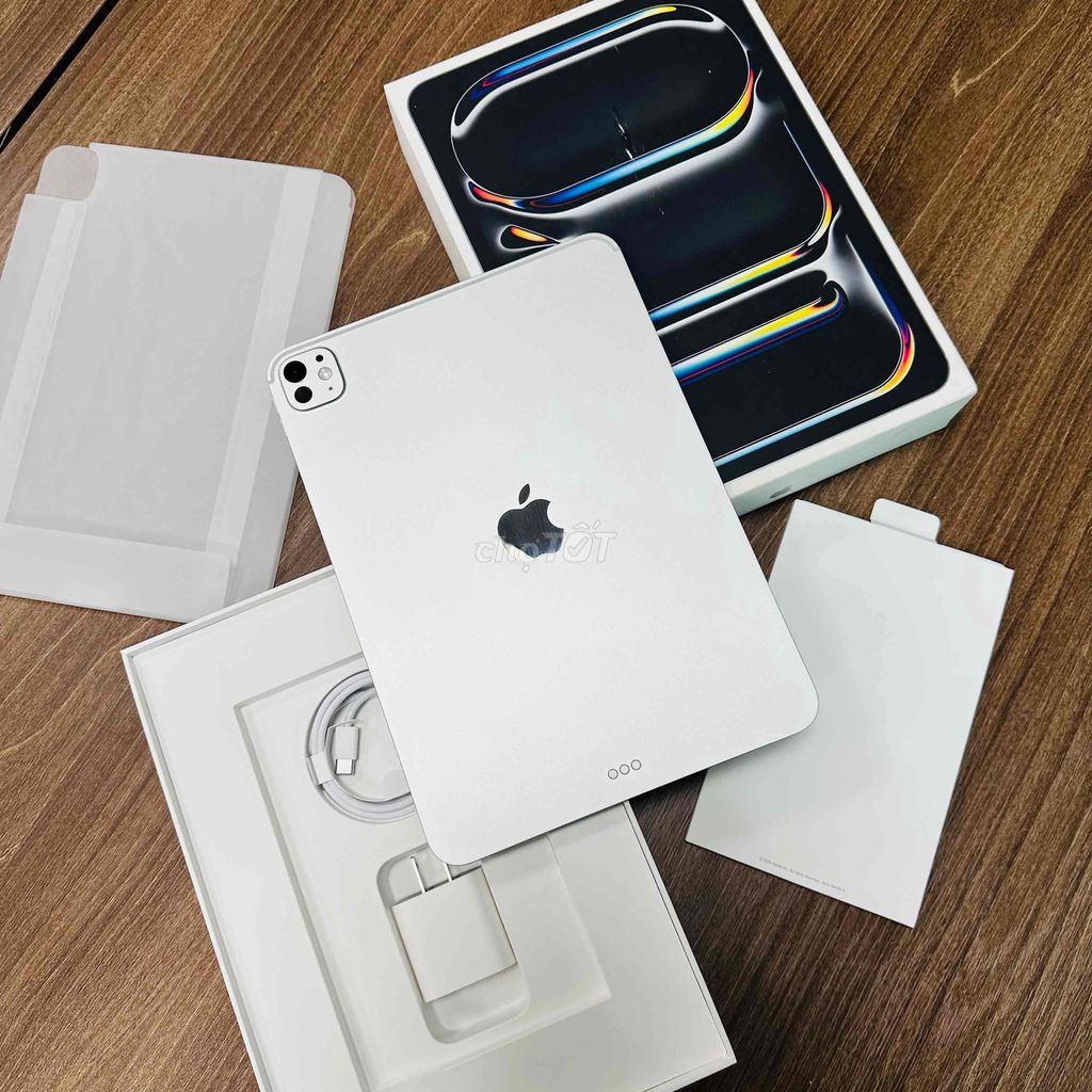 Apple iPad Pro M5 256GB Wifi màu Silver Fullbox. Mua bán Máy tính bảng tại Quận Cầu Giấy Hà Nội được đăng bởi Tiệm Công Nghệ hình 1