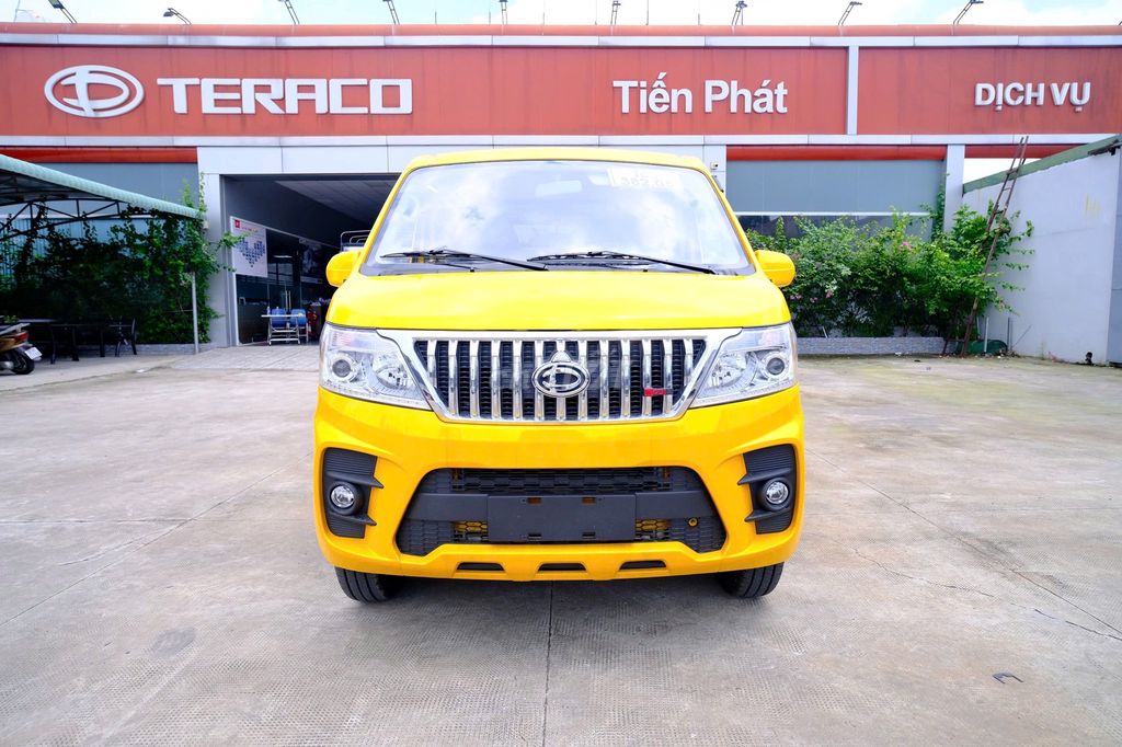 Tera V6 chạy  quanh thành phố