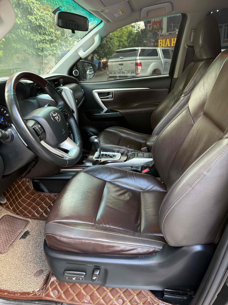 Toyota Fortuner 2019 2.4G 4x2 AT. Mua bán Ô tô tại Quận Thanh Xuân Hà Nội được đăng bởi Nguyen van Nam hình 9