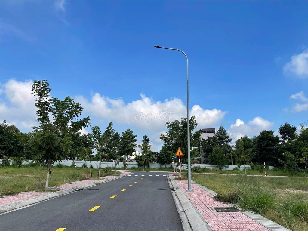 Cần bán đất nền mặt tiền đường, Quận 9 - Full thổ cư, giá 30 triệu/m2