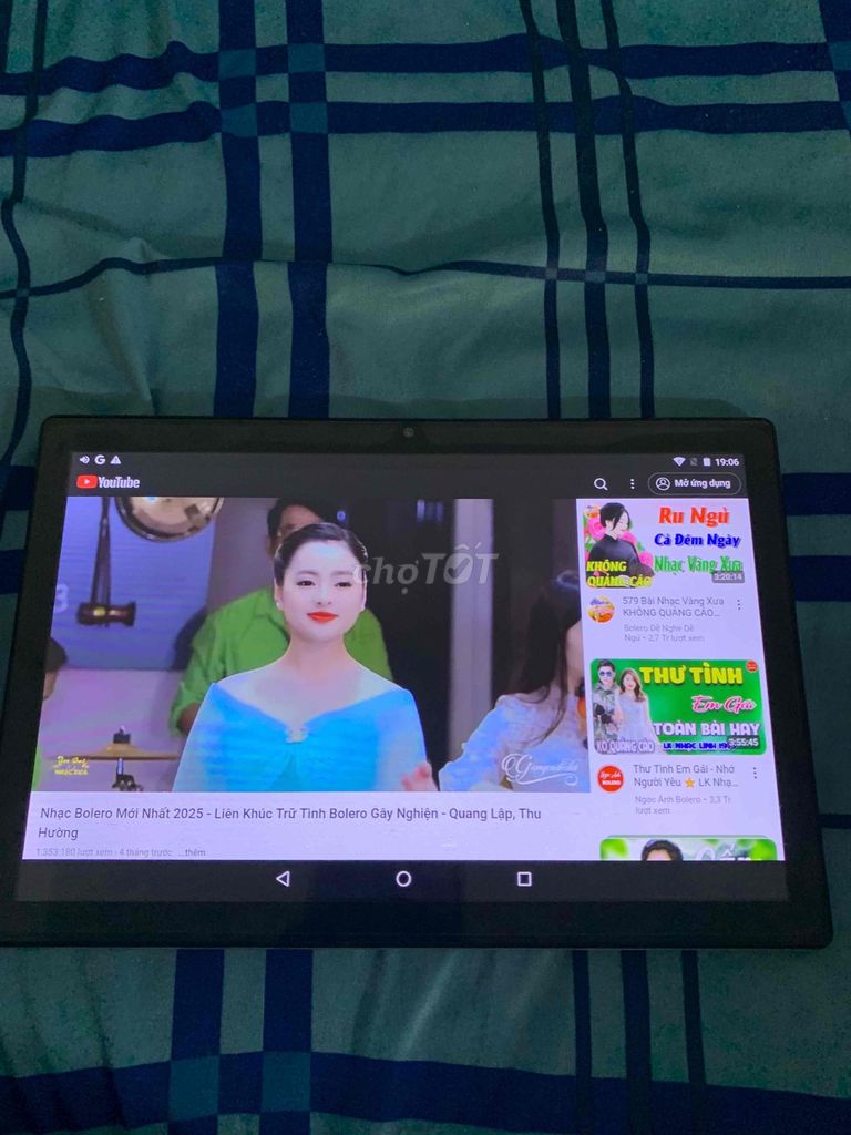 máy tính bảng 10" có sim 4G kèm bàn phím bluetooh