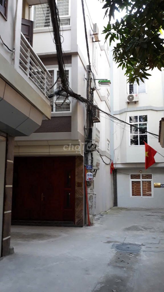 Cho thuê nhà 5 tầng phố Hoa Bằng