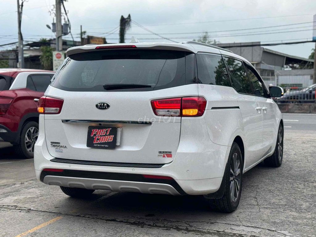 KIA Sedona 2.2 DATH 2017 отличный автомобиль в оригинале без дефектов