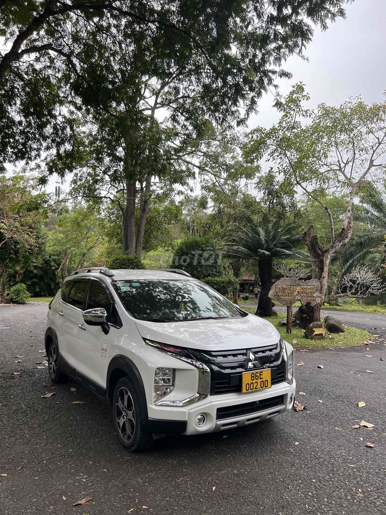 Mitsubishi Xpander Cross, 7 мест, белый