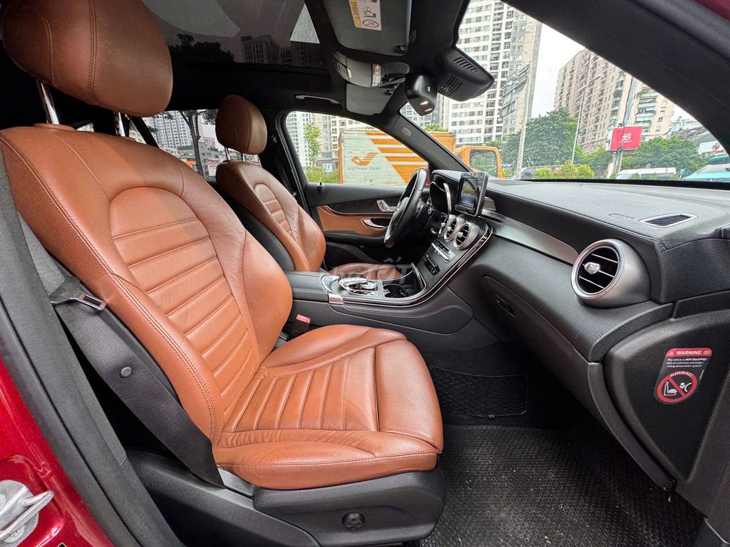 Mercedes Benz GLC Class 2017 300 - 55000 km. Mua bán Ô tô tại Quận Thanh Xuân Hà Nội được đăng bởi Nguyễn Tuấn Hoàng hình 5