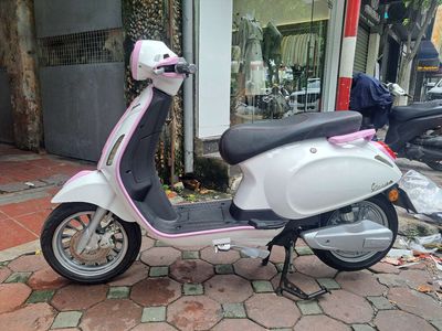 Bán xe điện Vespa màu trắng hồng. Mua bán Xe điện tại Quận Đống Đa Hà Nội được đăng bởi Thiên Hương