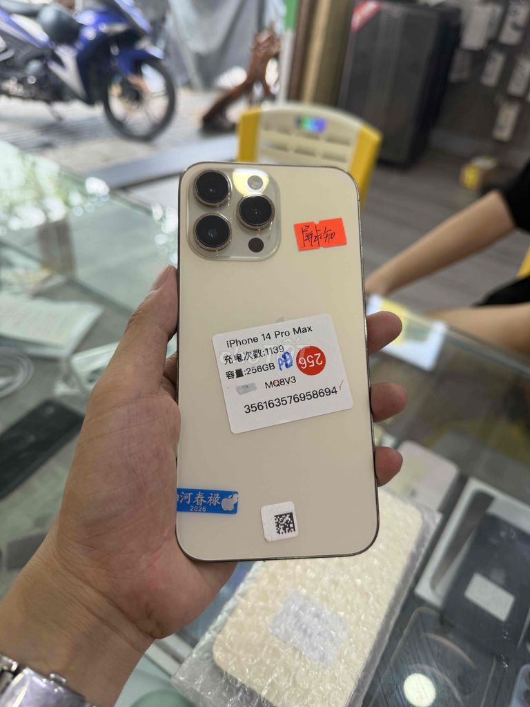 iPhone 14 Pro Max 256GB Vàng đẹp. Mua bán Điện thoại tại Quận Hải Châu Đà Nẵng được đăng bởi Hoàng Táo 273 Nguyễn Hoàng hình 1